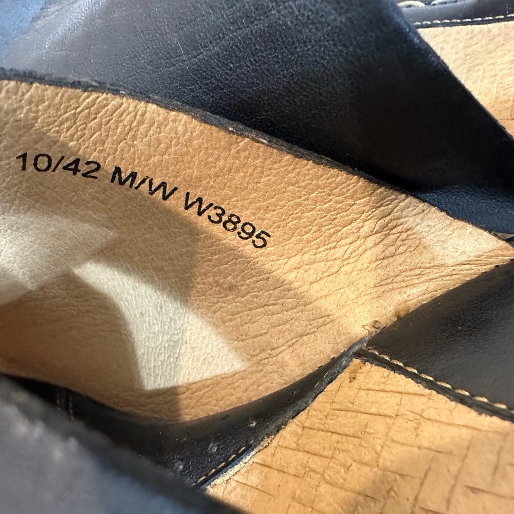 Born espadrille wedge sandals, Black leather, Flower Detail, Size 10 - Picture 4 of 12